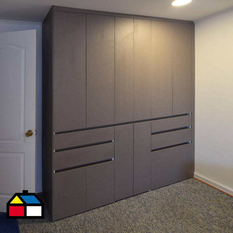 JUST HOME COLLECTION - Closet con instalación color Seda Note a media entre 530x55x240cm.