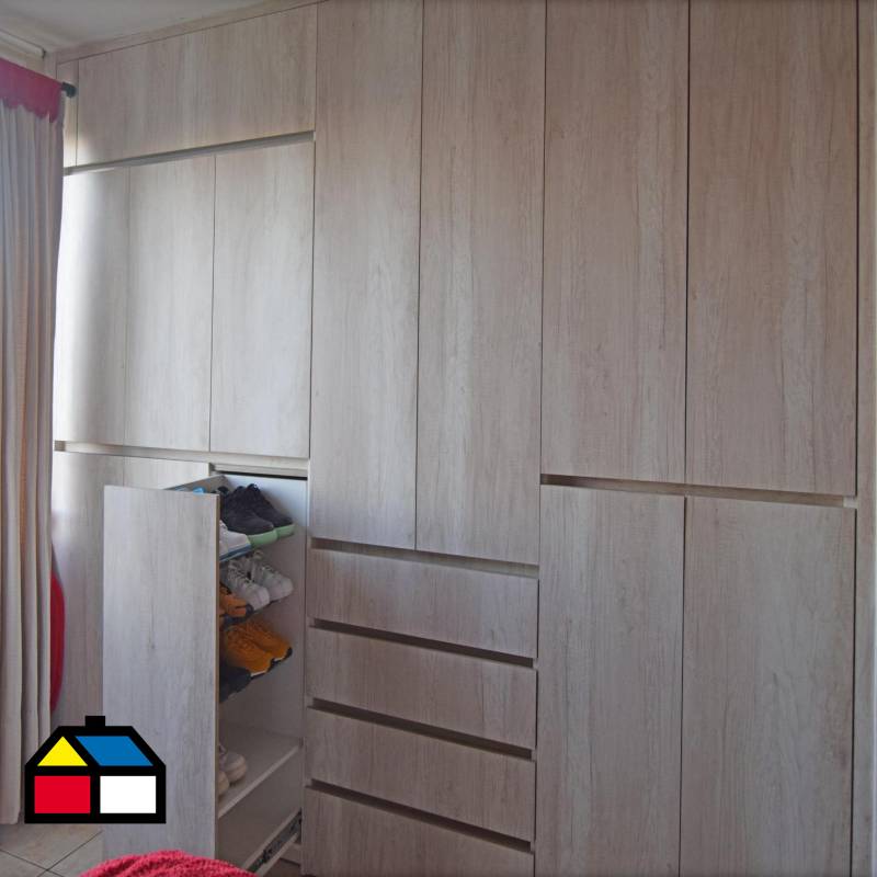 JUST HOME COLLECTION - Closet con instalación color Toscana a media entre 240x55x240cm